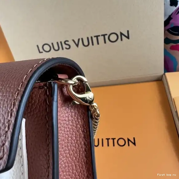 First bag ru LOUIS VUITTON POCHETTE CHAIN MYLOCKME 0428